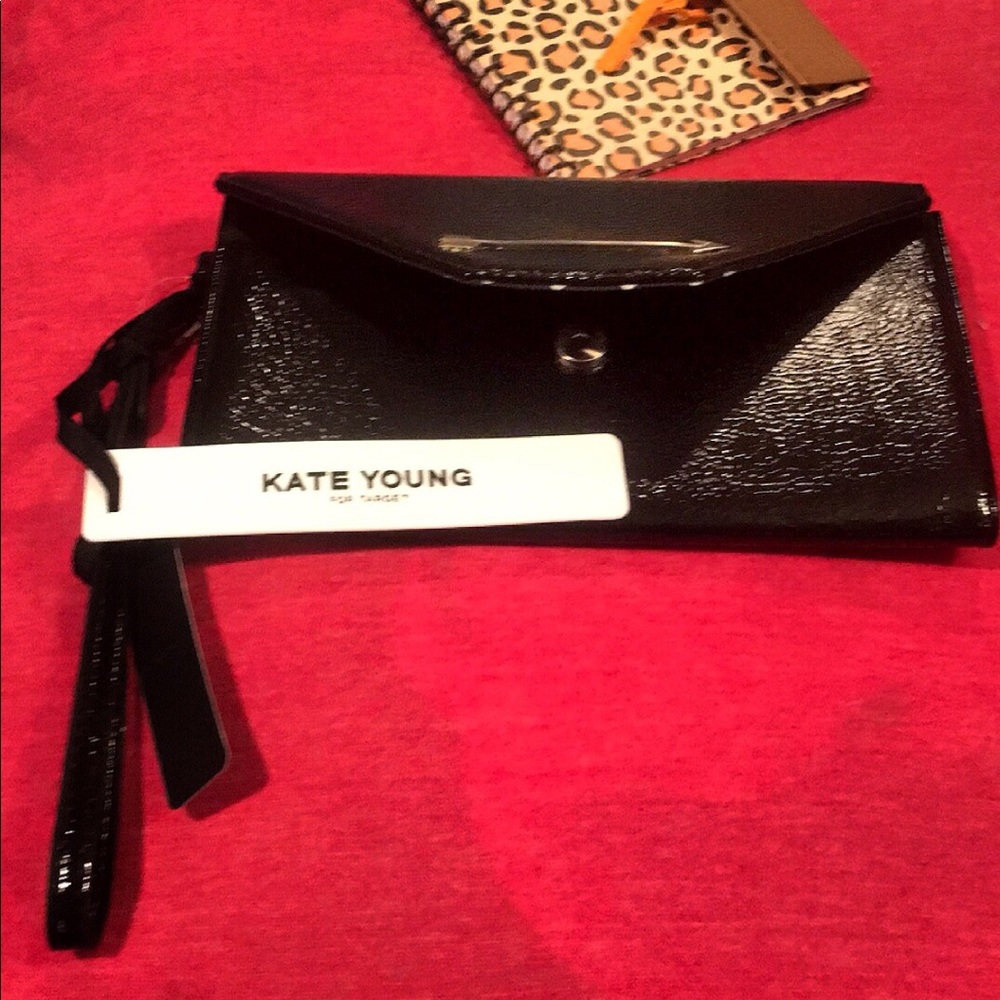 🛍👜NWT Kate Young Black Wristlet